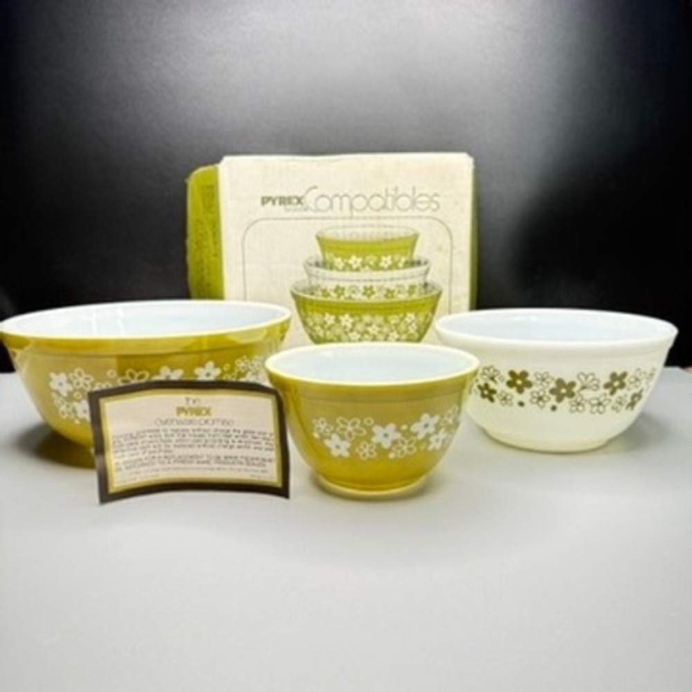 Vintage 1970s Pyrex Spring Blossom Green 300-1 Mixing Bowl Set MCM READ